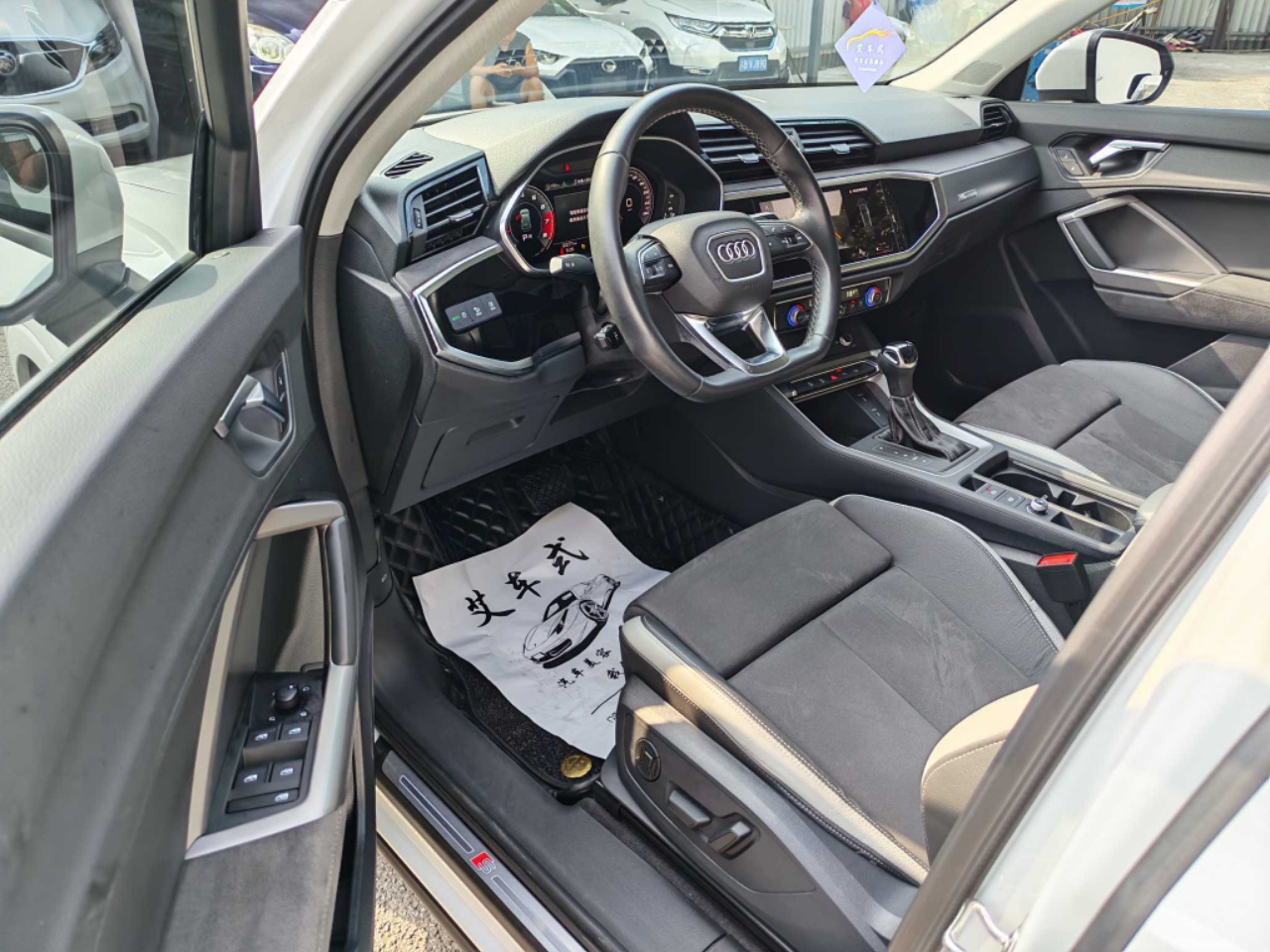 Audi Q3 2022 interior view 11 - used suv for export from China