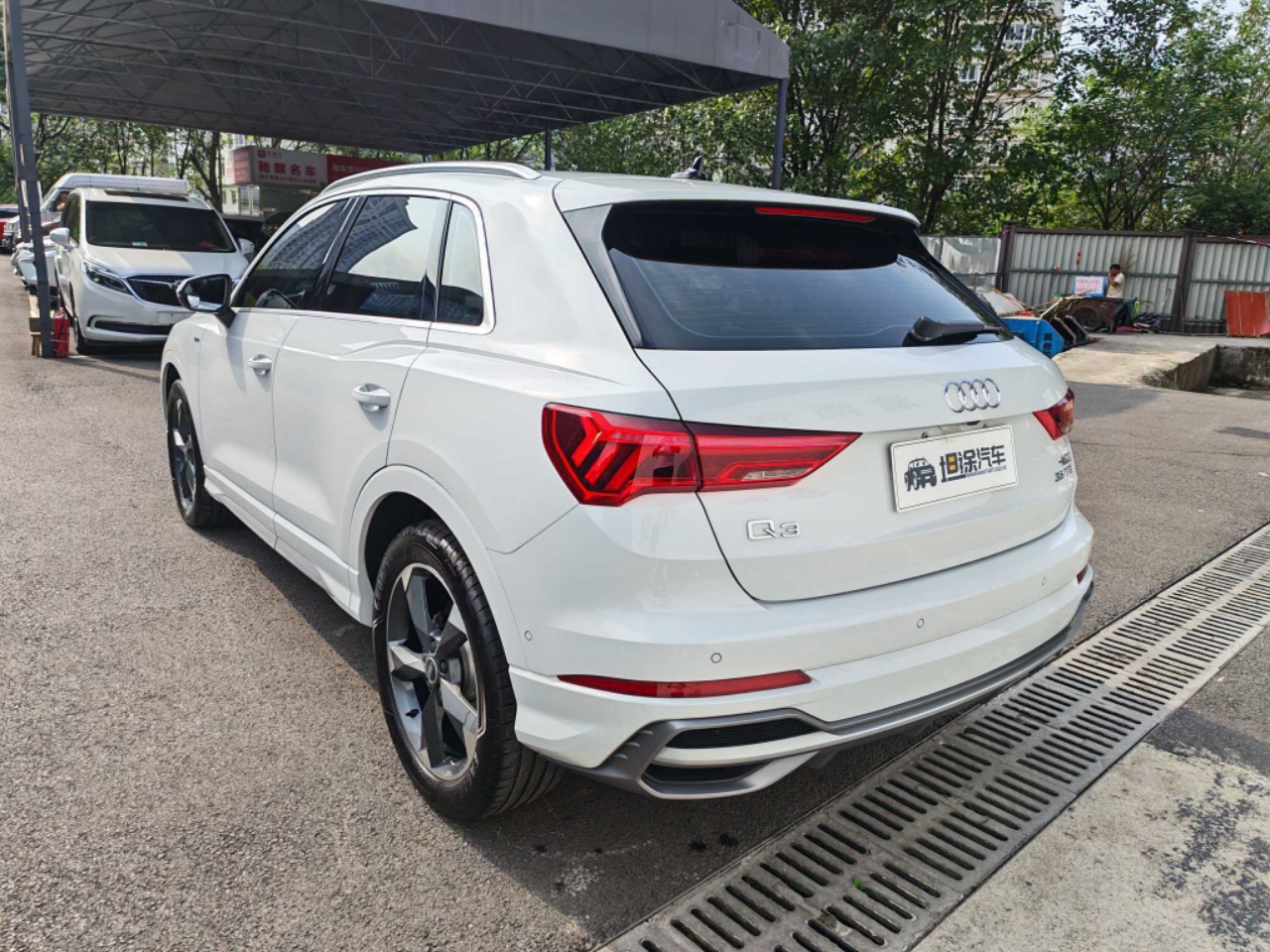 Audi Q3 2022 exterior view 2 - used suv for export from China