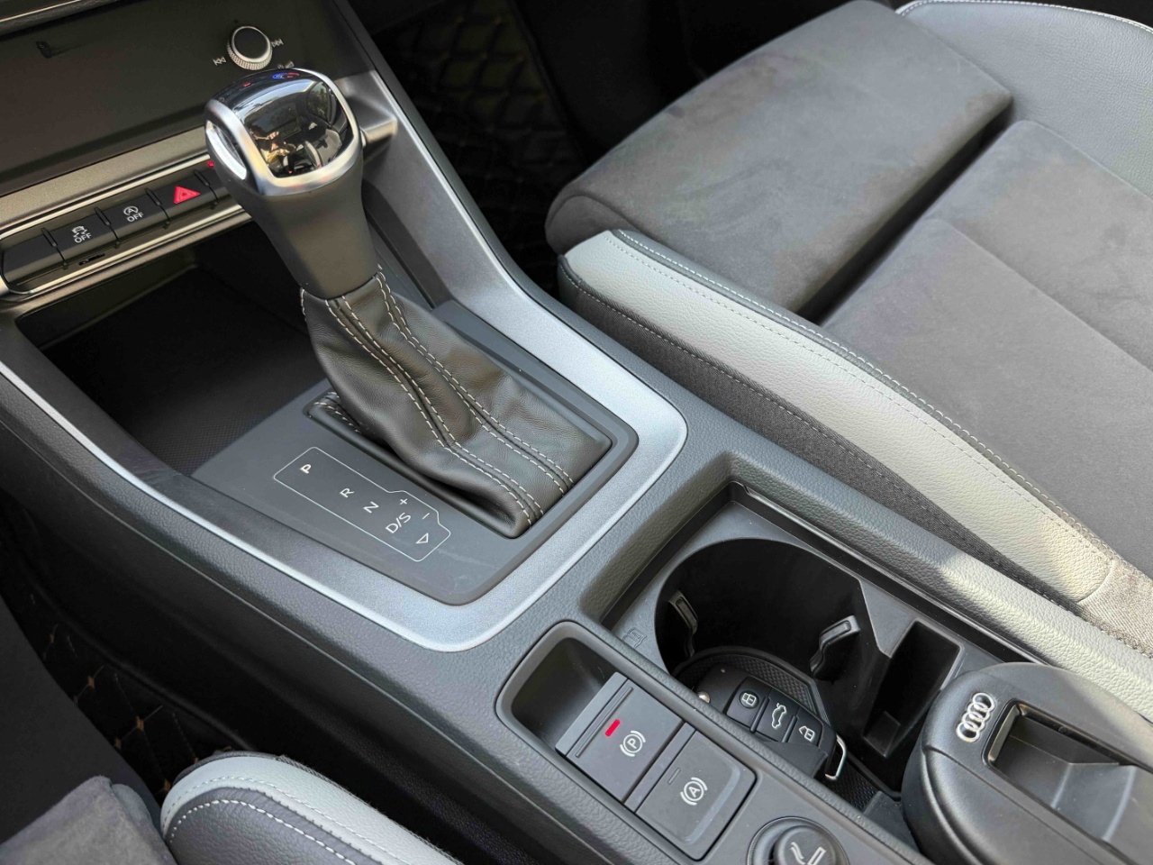 Audi Q3 2023 interior view 12 - used suv for export from China