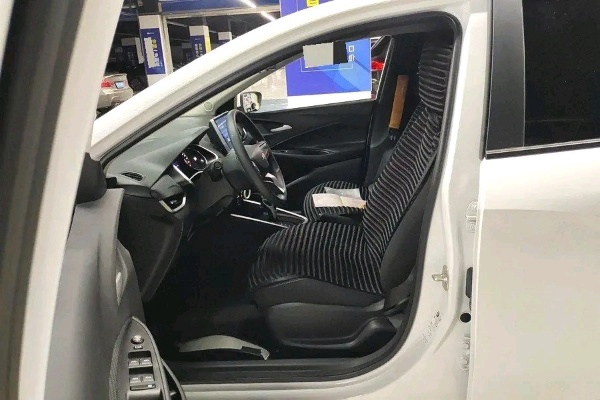 Chevrolet Cavalier interior view 4 - used sedan for export from China