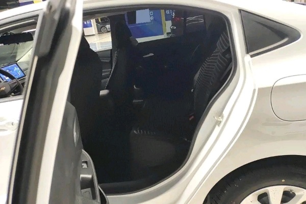 Chevrolet Cavalier interior view 8 - used sedan for export from China