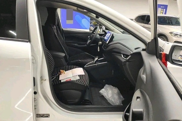 Chevrolet Cavalier interior view 9 - used sedan for export from China