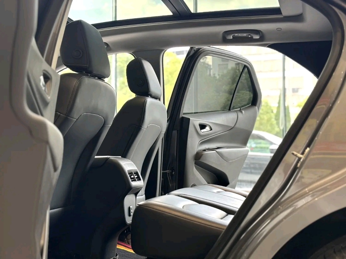 Chevrolet Equinox interior view 7 - used suv for export from China