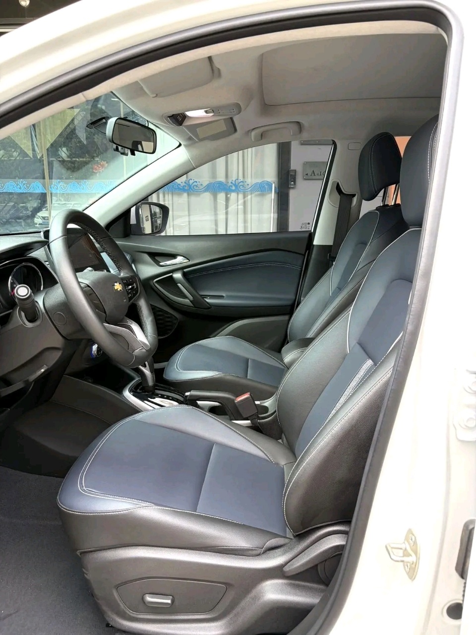 Chevrolet Tracker exterior view 5 - used suv for export from China