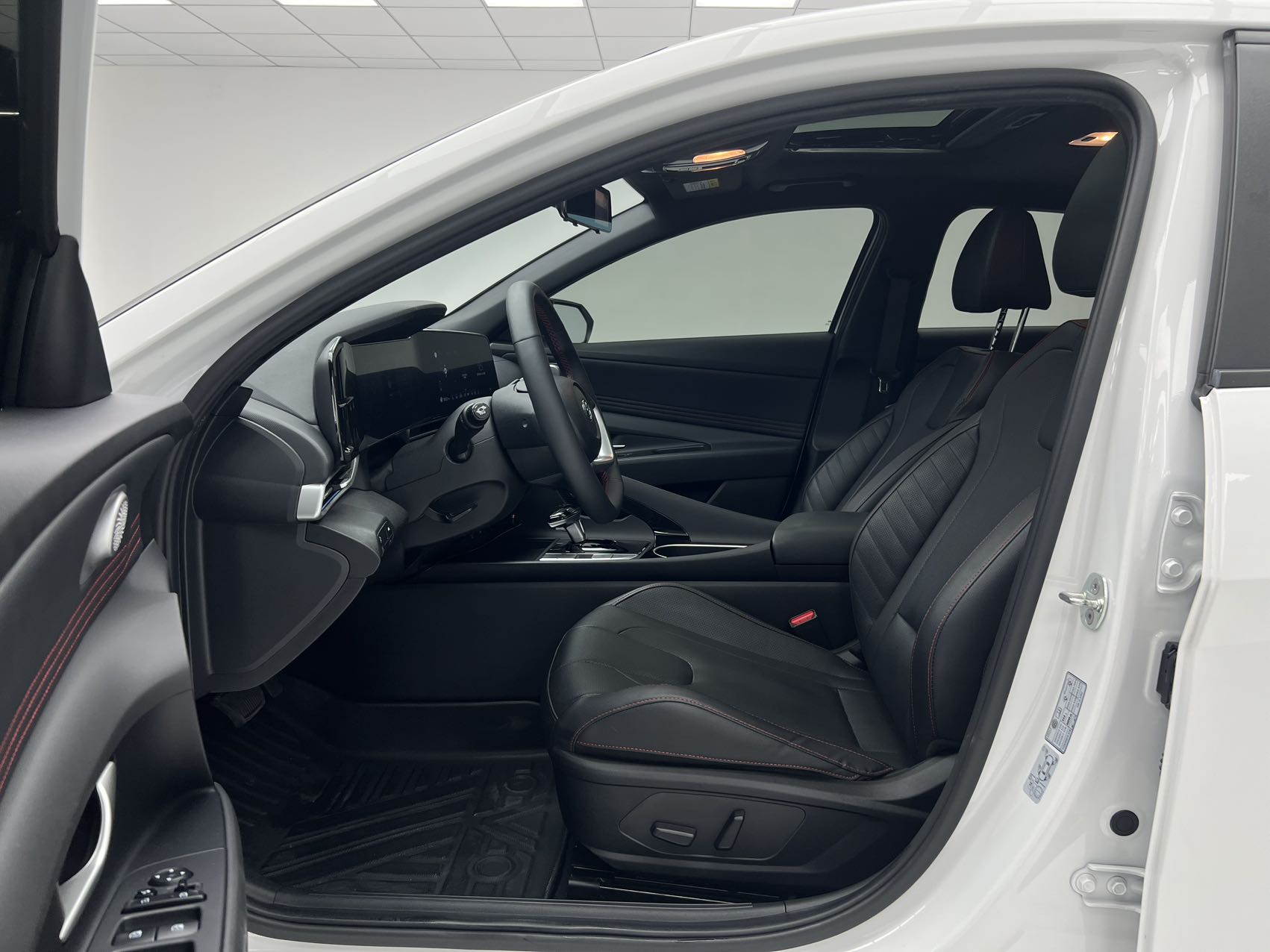 Hyundai Elantra 2022 interior view 13 - used sedan for export from China