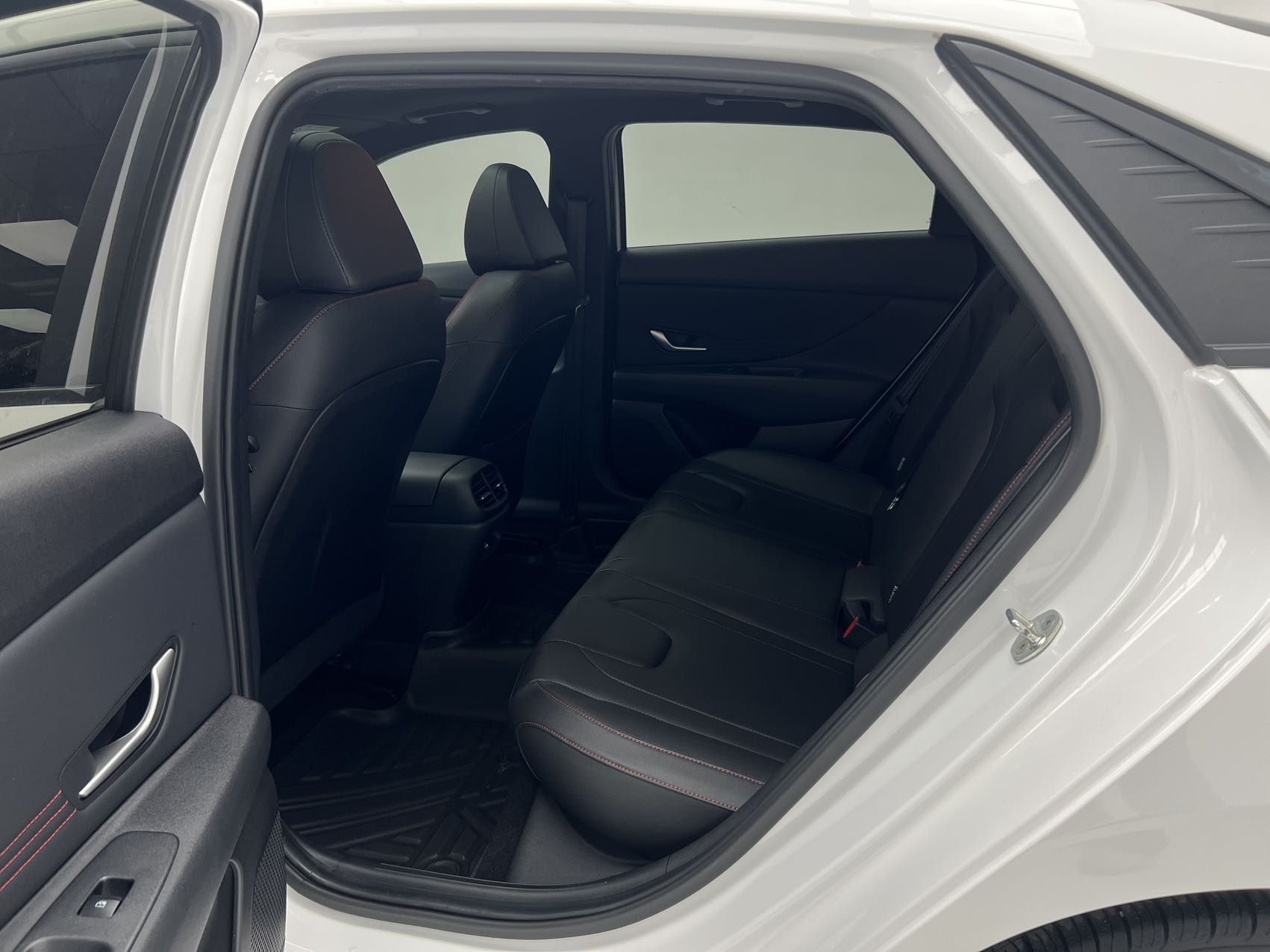 Hyundai Elantra 2022 interior view 14 - used sedan for export from China
