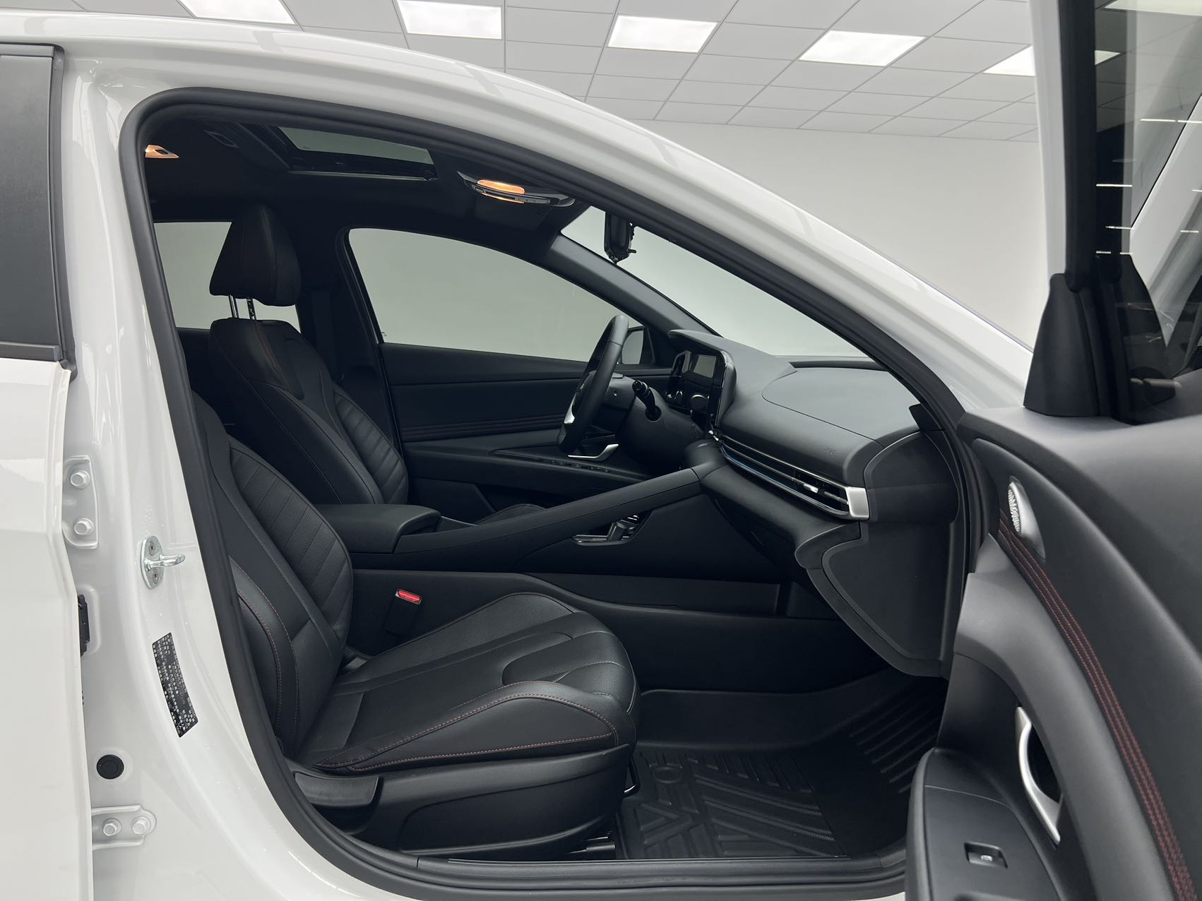 Hyundai Elantra 2022 interior view 18 - used sedan for export from China