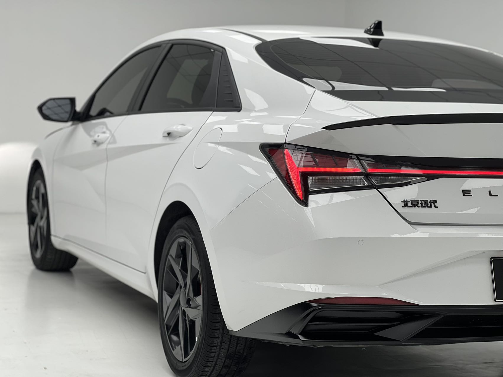 Hyundai Elantra 2022 exterior view 6 - used sedan for export from China
