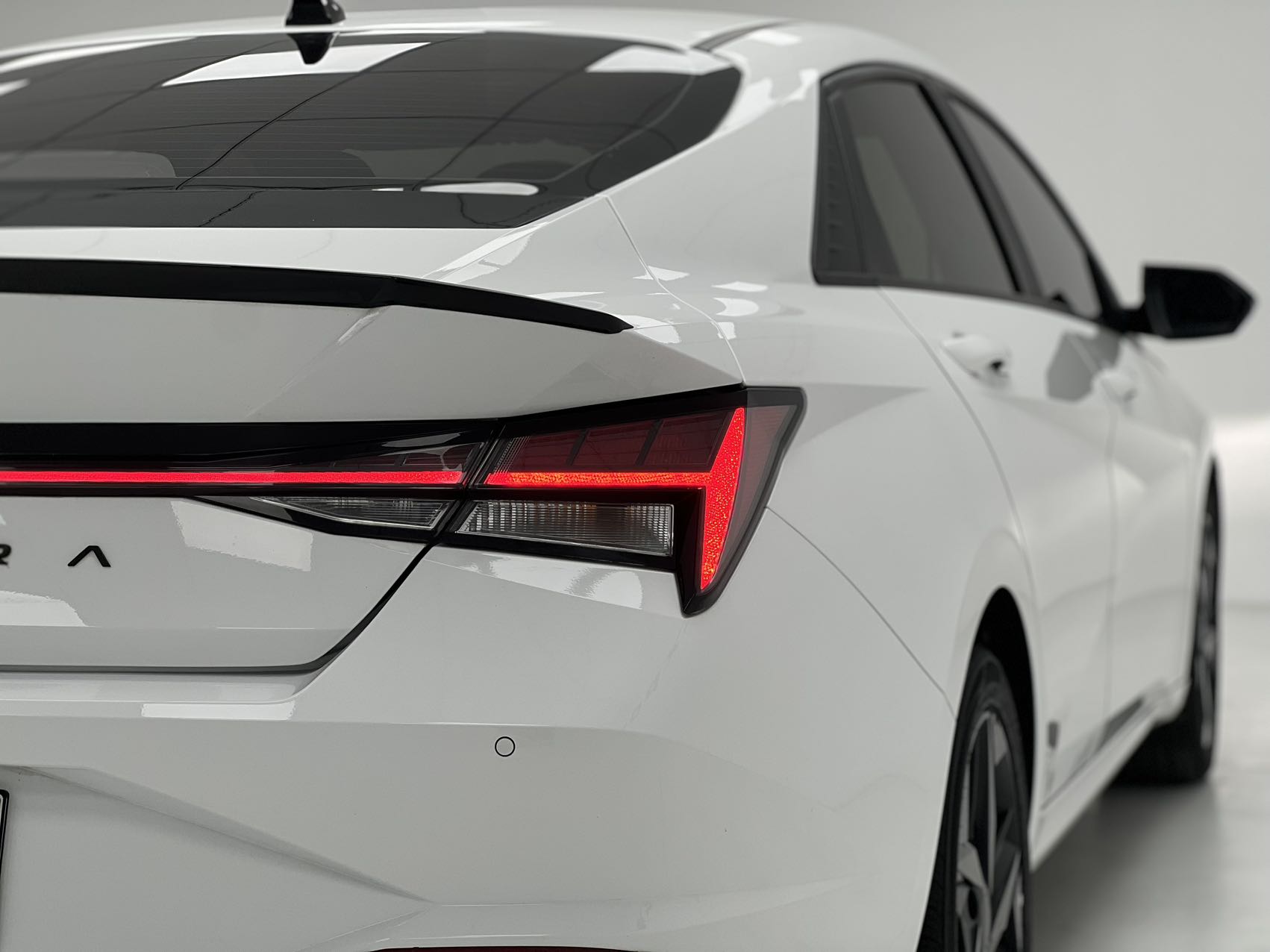 Hyundai Elantra 2022 exterior view 8 - used sedan for export from China