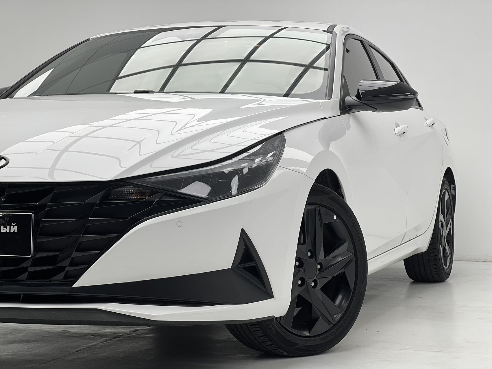 Hyundai Elantra 2022 exterior view 9 - used sedan for export from China