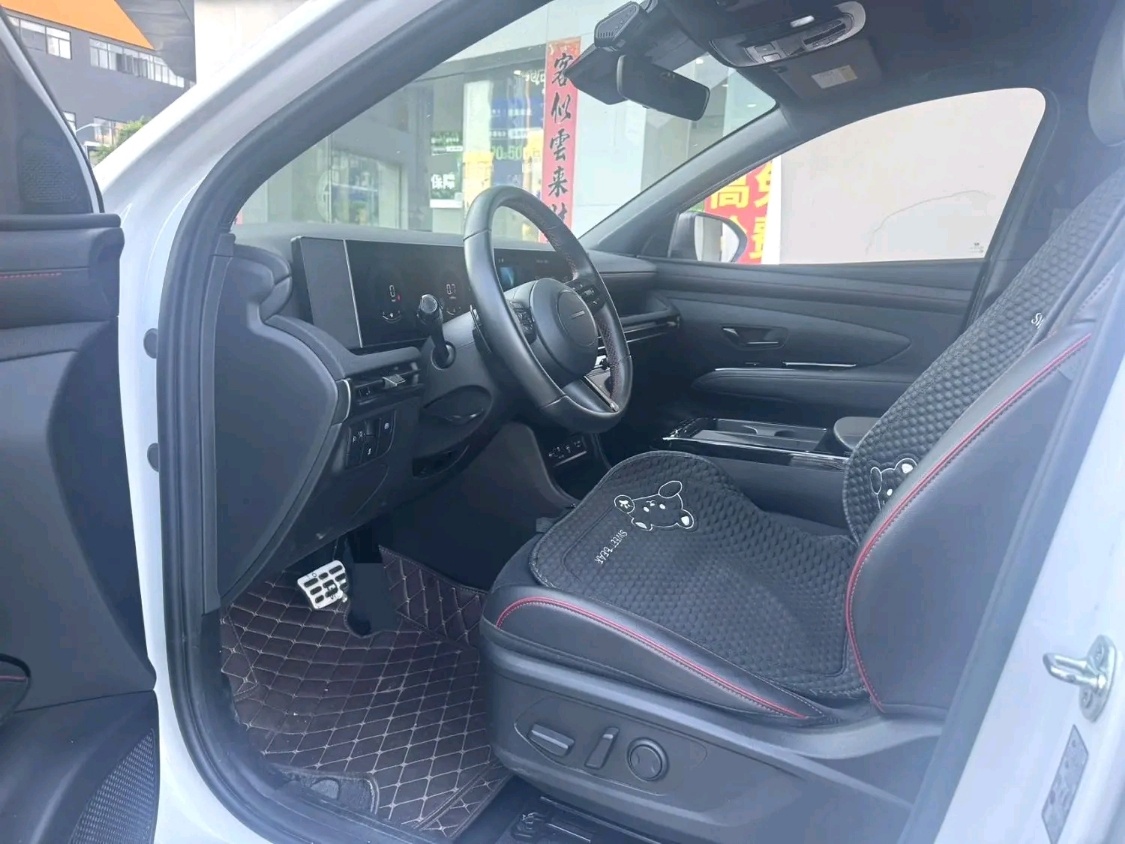 Hyundai Tucson interior view 4 - used suv for export from China