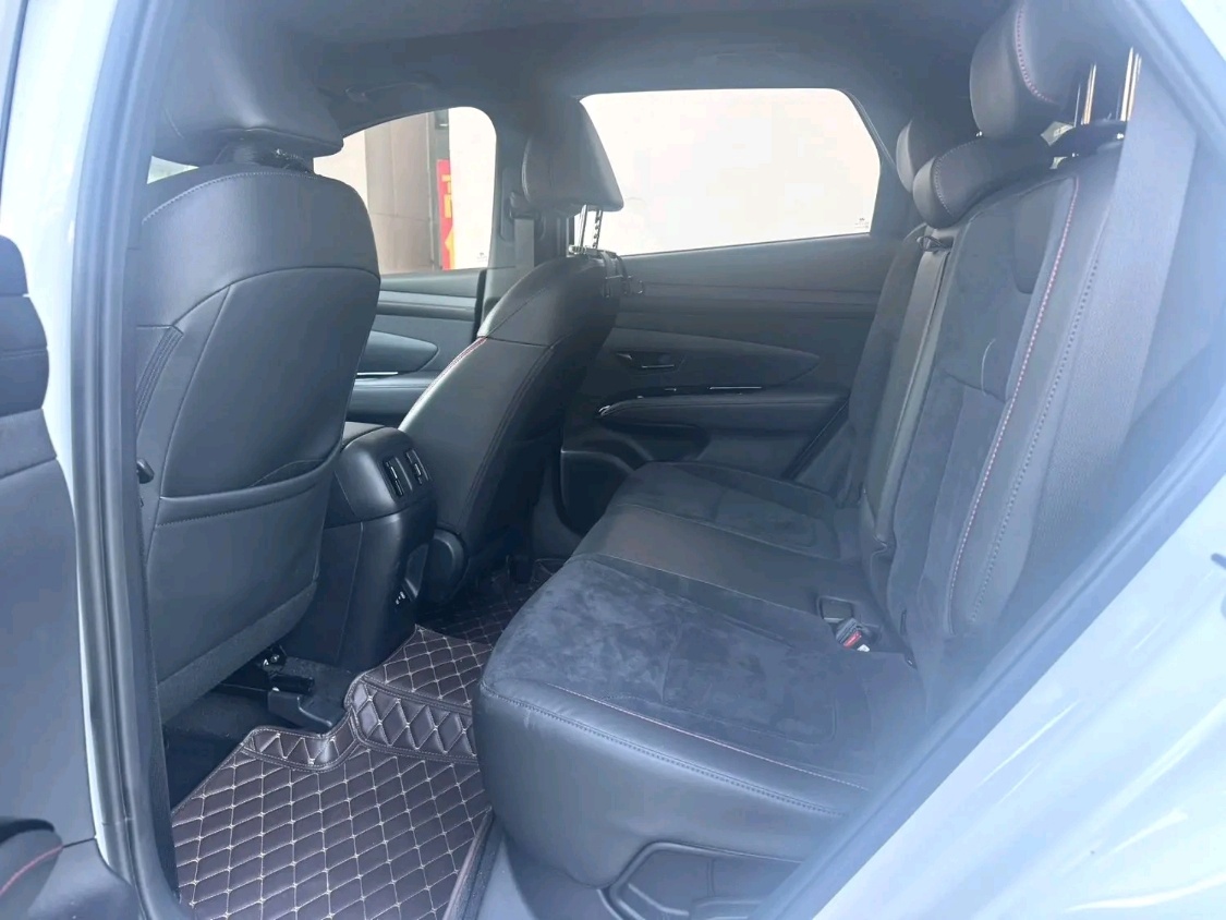 Hyundai Tucson interior view 6 - used suv for export from China