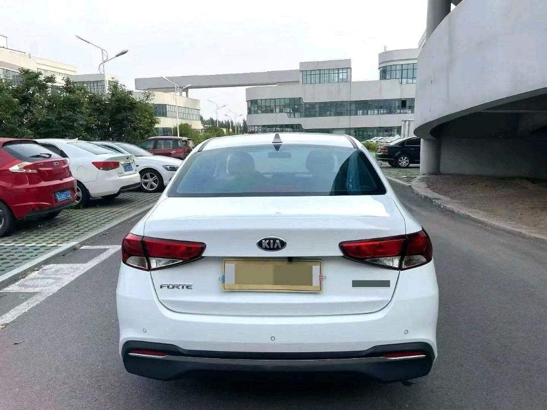Kia Forte exterior view 8 - used sedan for export from China