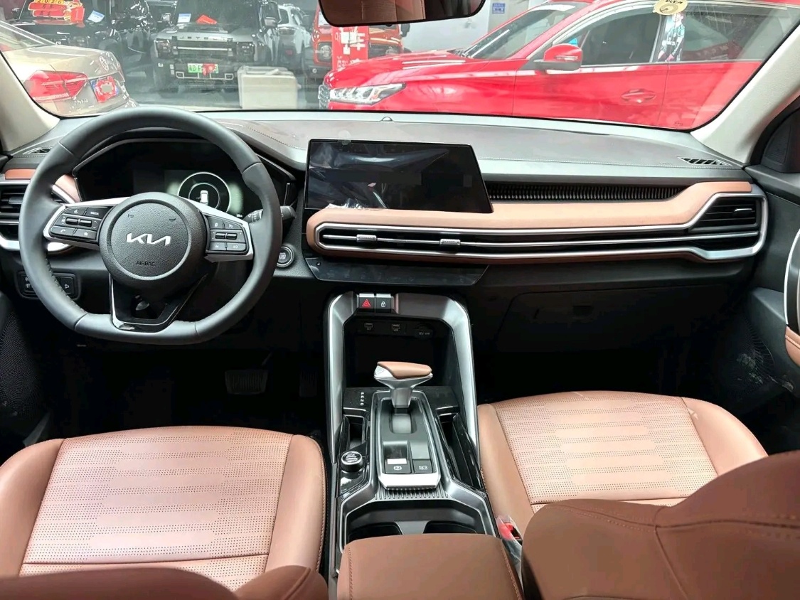 Kia Sportage interior view 6 - used suv for export from China