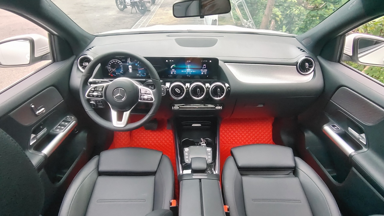 Mercedes-Benz GLA 180 2022 interior view 15 - used suv for export from China
