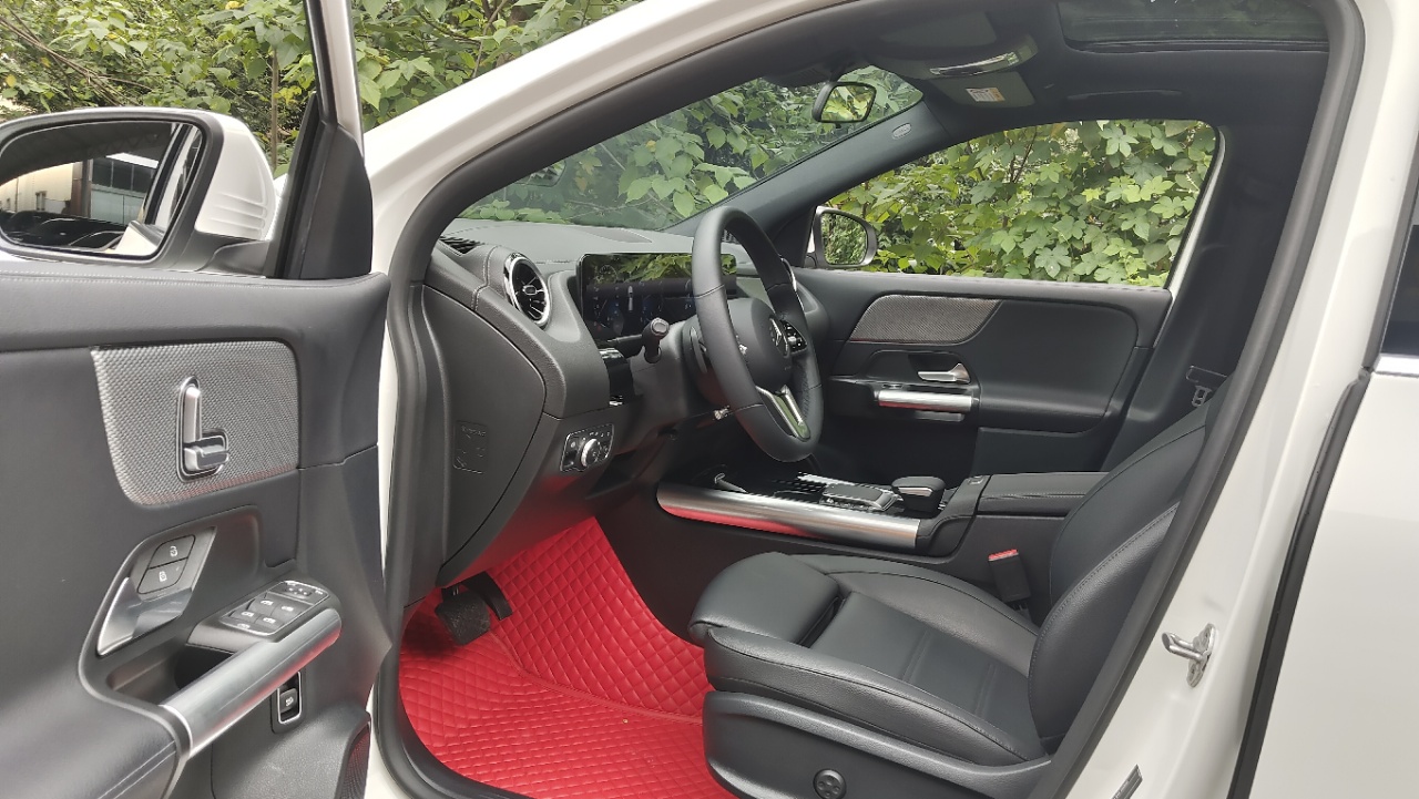 Mercedes-Benz GLA 180 2022 interior view 17 - used suv for export from China