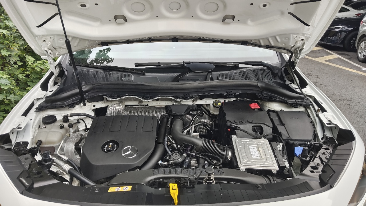 Mercedes-Benz GLA 180 2022 interior view 21 - used suv for export from China