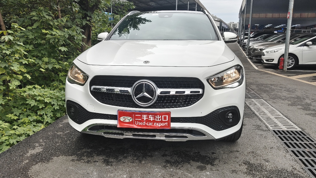 Mercedes-Benz GLA 180 2022 exterior view 3 - used suv for export from China