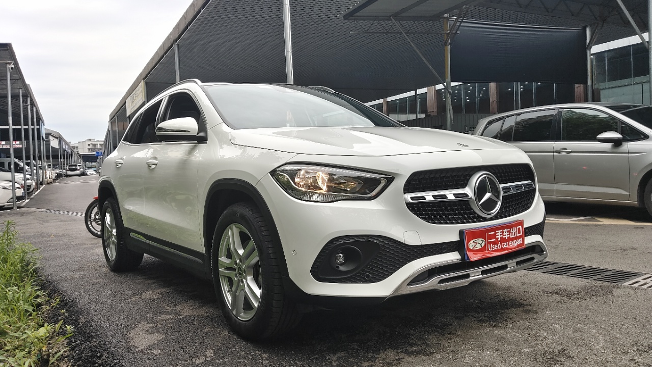 Mercedes-Benz GLA 180 2022 exterior view 4 - used suv for export from China
