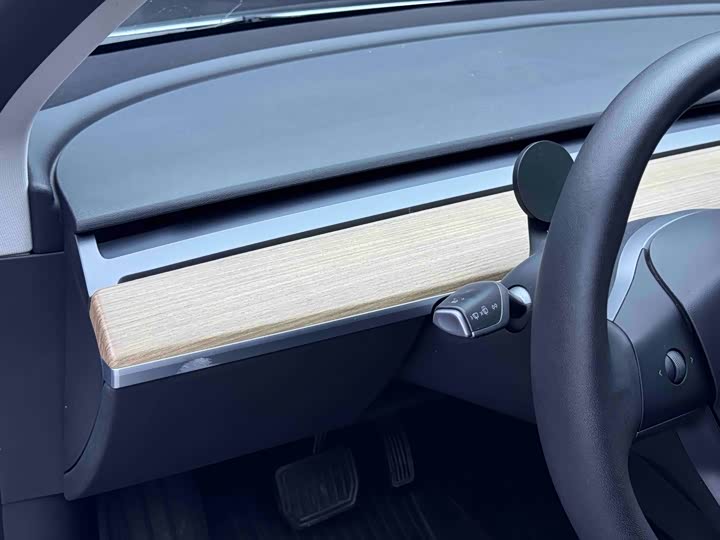 Tesla Model 3 interior view 10 - used sedan for export from China
