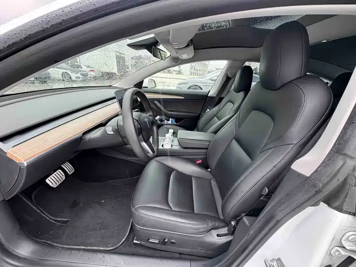 Tesla Model 3 interior view 11 - used sedan for export from China