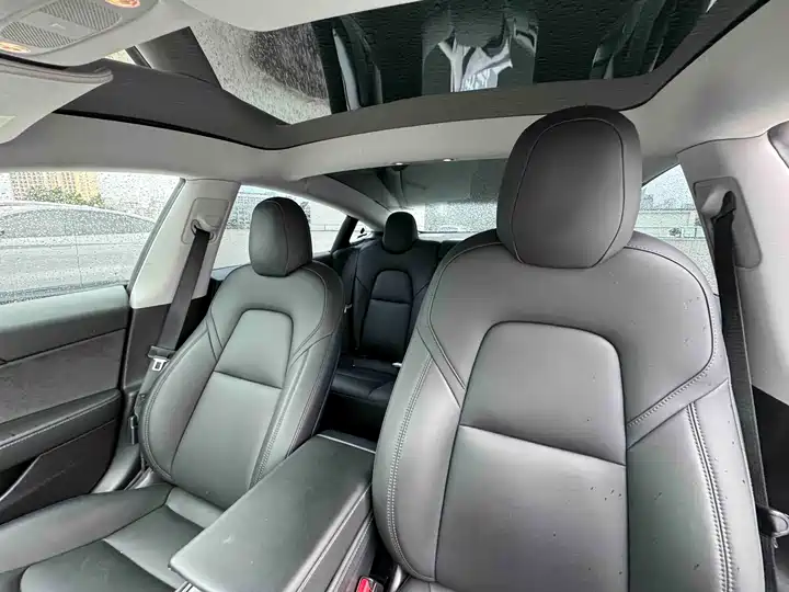 Tesla Model 3 interior view 9 - used sedan for export from China