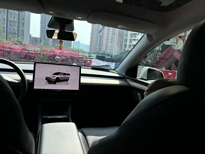 Tesla Model Y 2022 interior view 11 - used suv for export from China