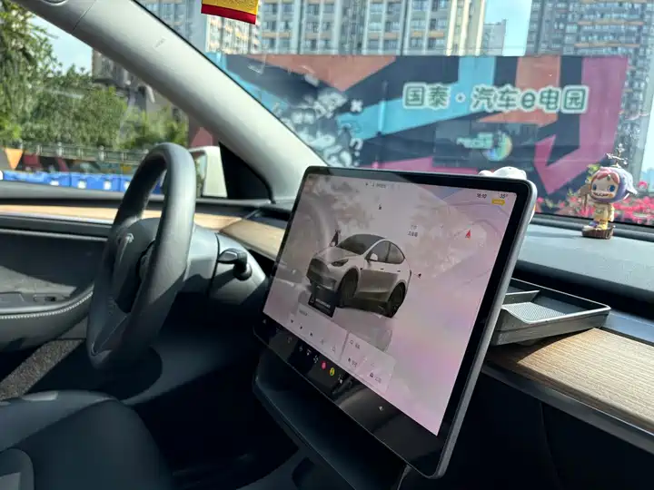 Tesla Model Y 2022 interior view 9 - used suv for export from China