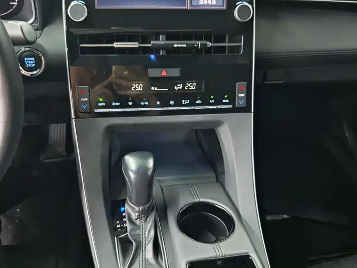 Toyota Avalon 2019 interior view 6 - used sedan for export from China