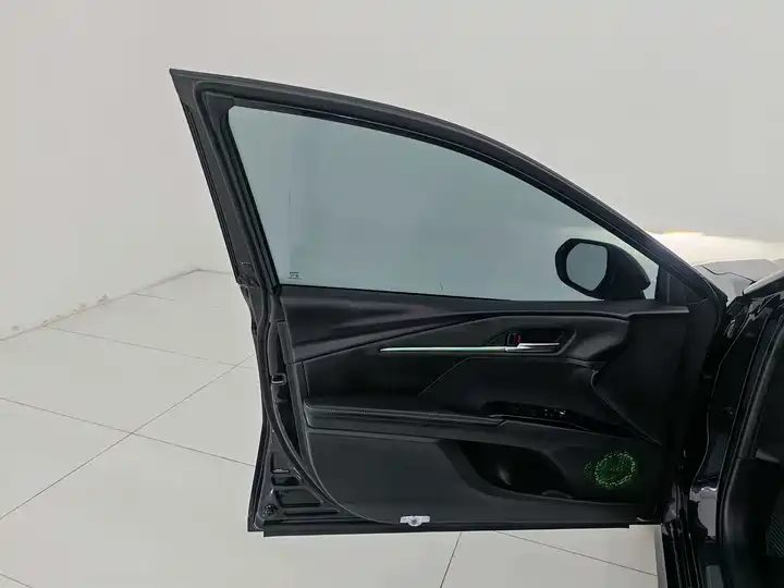 Toyota Camry 2024 interior view 9 - used sedan for export from China