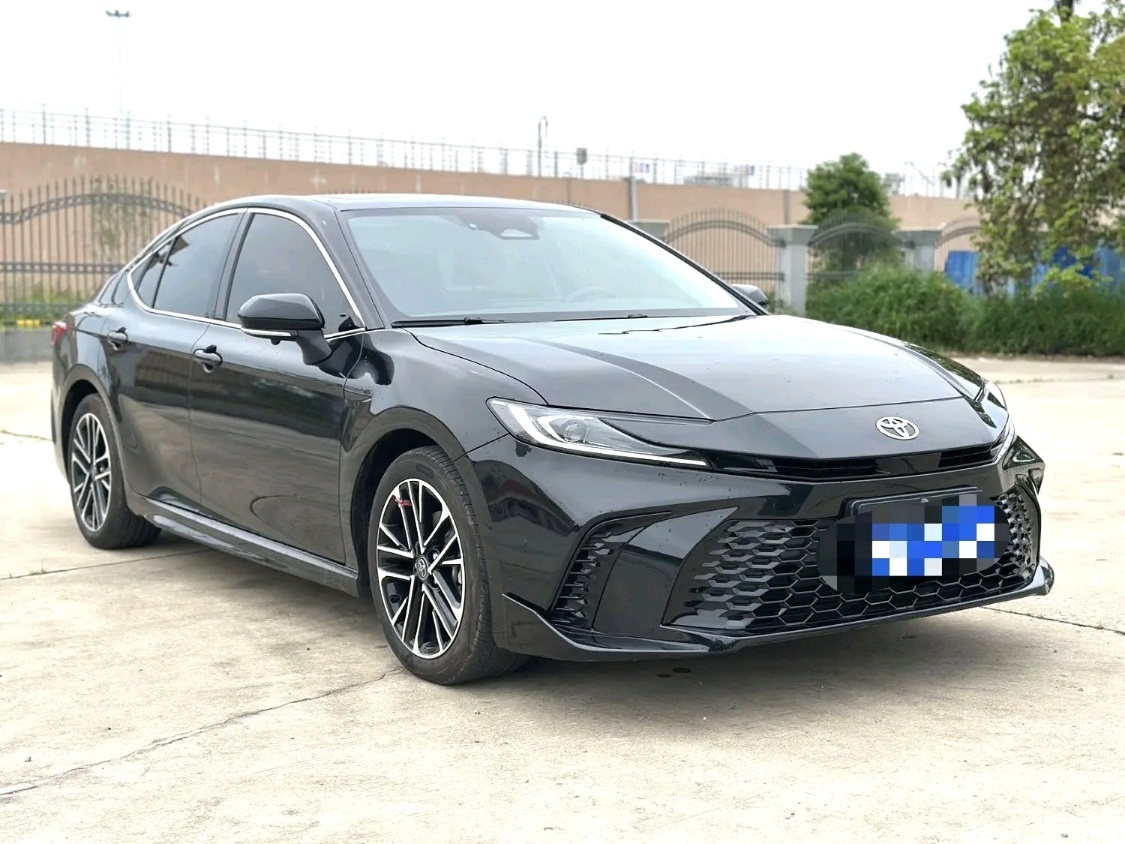 Toyota Camry exterior view 2 - used sedan for export from China