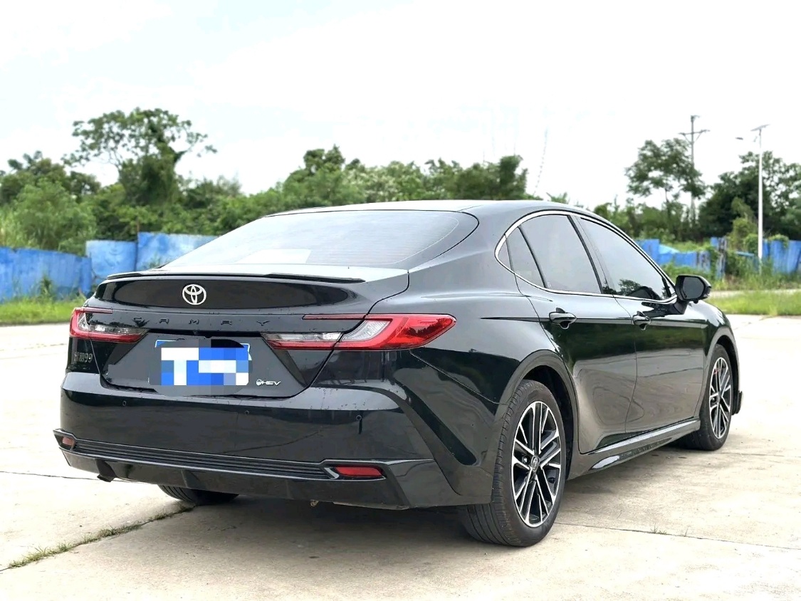 Toyota Camry exterior view 3 - used sedan for export from China