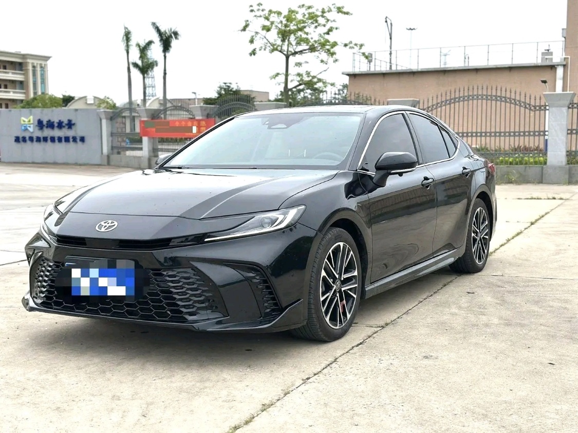 Toyota Camry exterior view 4 - used sedan for export from China