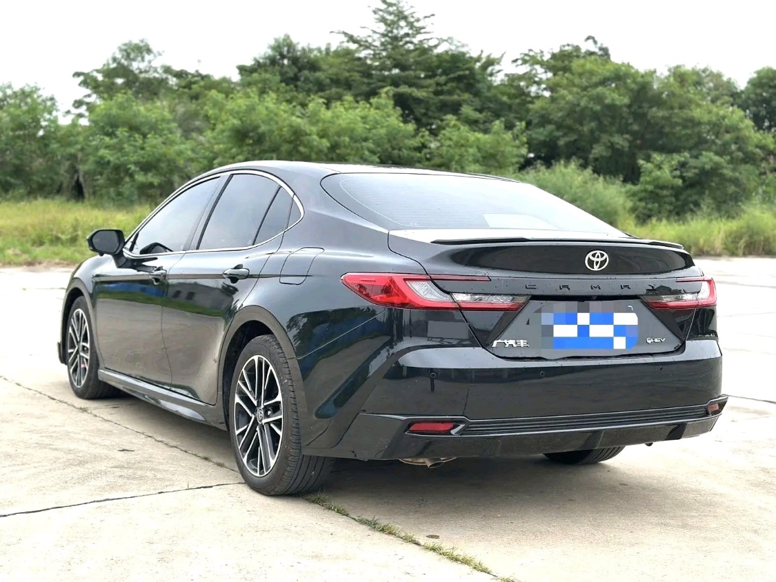 Toyota Camry exterior view 6 - used sedan for export from China