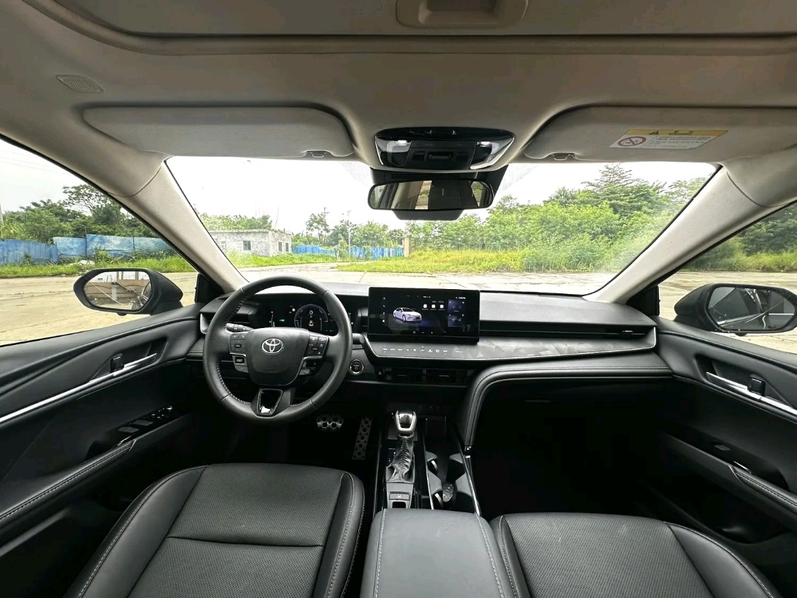 Toyota Camry interior view 7 - used sedan for export from China