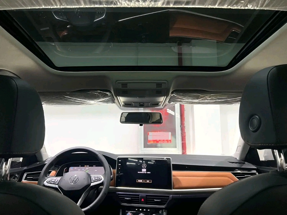 Volkswagen Bora interior view 13 - used sedan for export from China