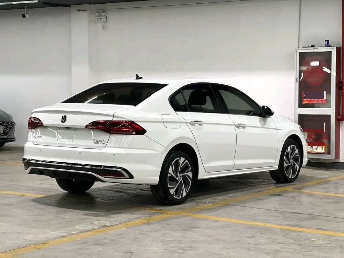 Volkswagen Bora exterior view 3 - used sedan for export from China