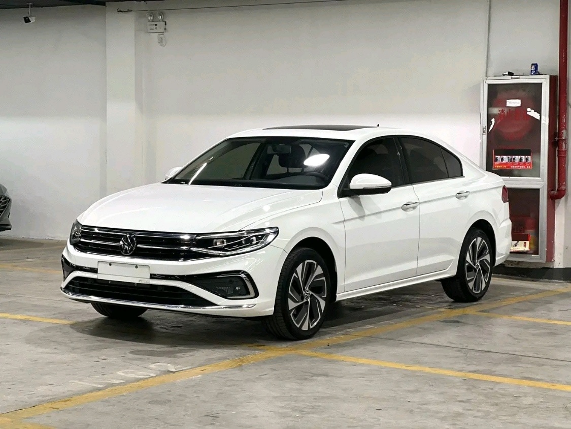 Volkswagen Bora exterior view 4 - used sedan for export from China