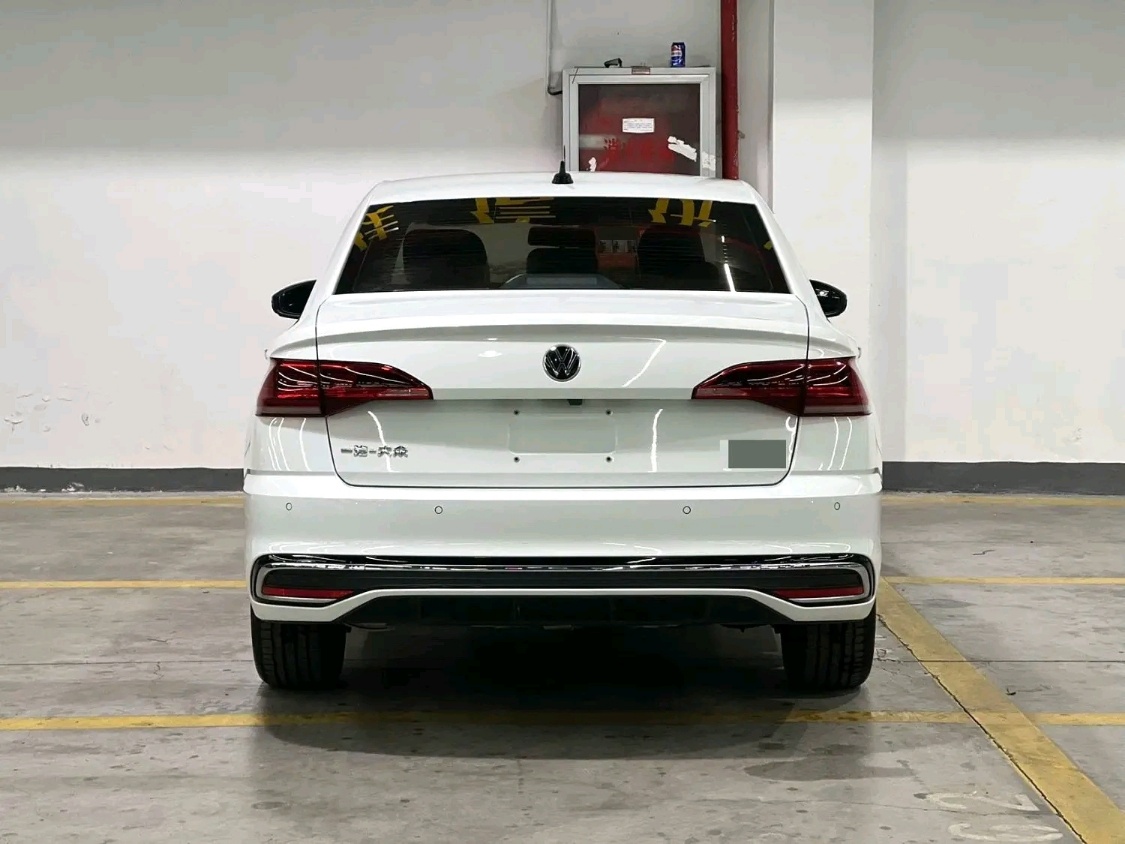 Volkswagen Bora exterior view 5 - used sedan for export from China