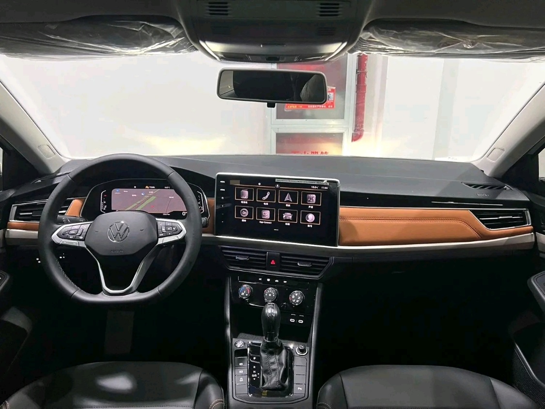 Volkswagen Bora interior view 9 - used sedan for export from China